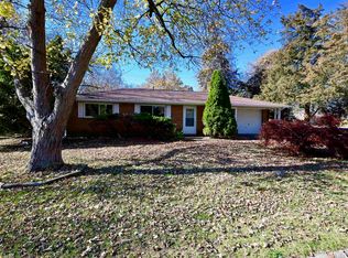 2736 W Overhill Rd, Peoria, IL 61615