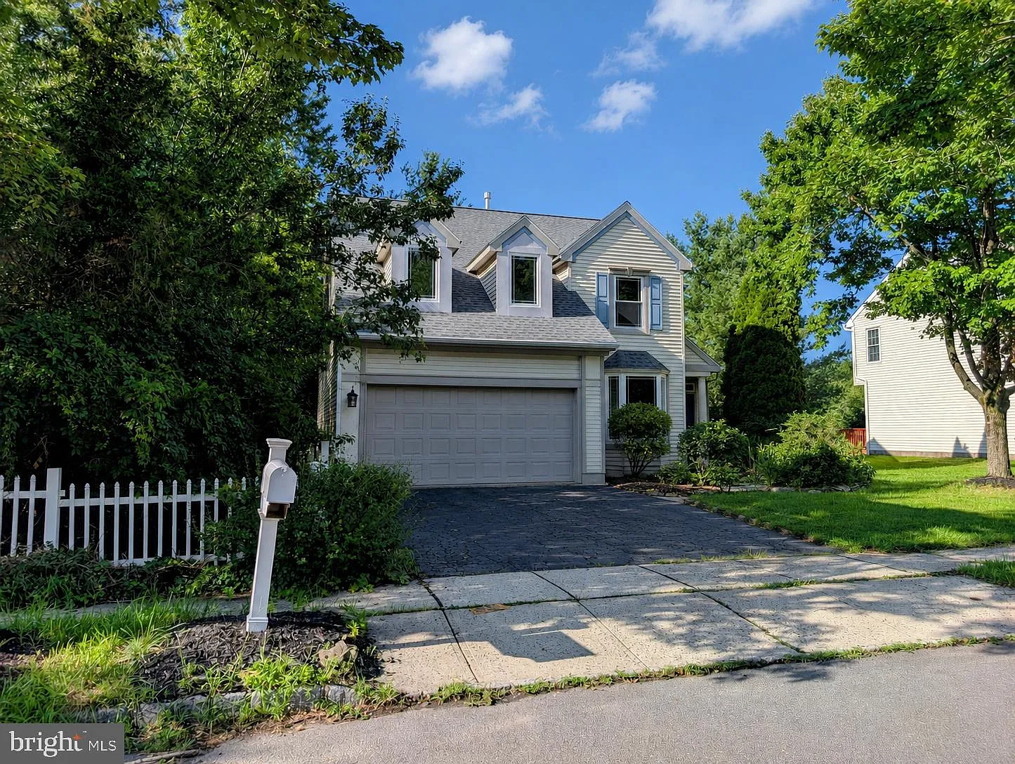 3 bed, 2.5 bath, 1632 sqft, $4,100 — Photo 2