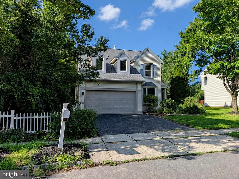 72 Harvard Cir — Photo 2