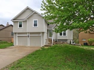 12505 S Acuff Ct, Olathe, KS 66062