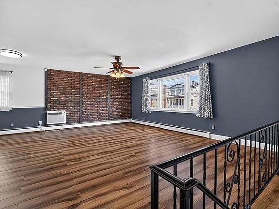 2nd image of 70 W 24th St