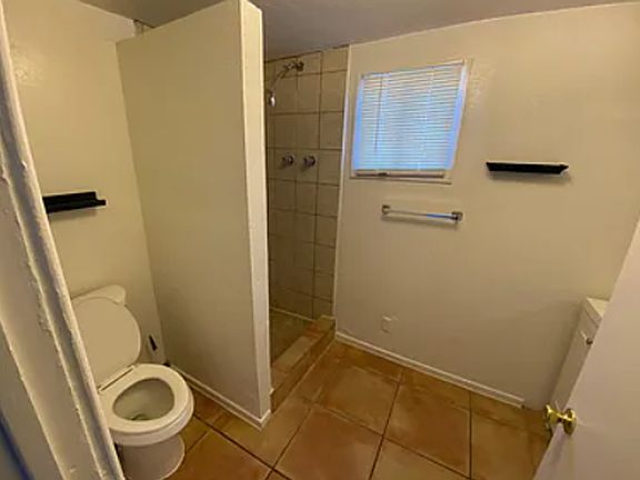 5th image of 638-644 E 4th St #642-5