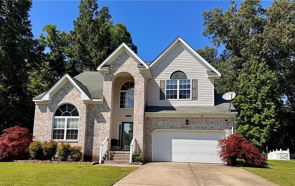 1st image of 104 Woodhaven Dr