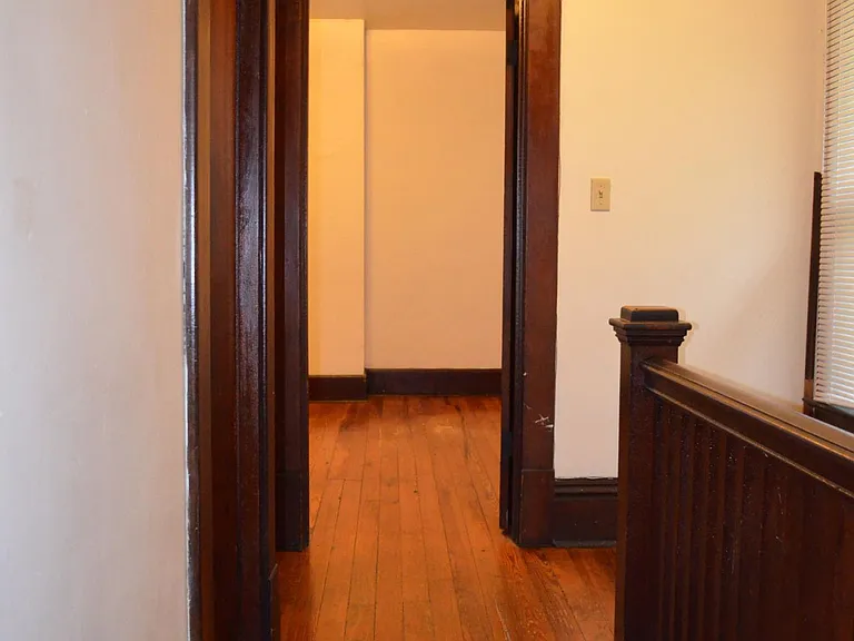 230 W State St — Photo 12