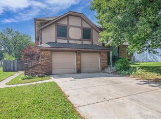 405 S Montclaire Dr, Olathe, KS 66061