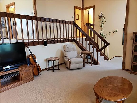 4th image of 916 Essex Dr
