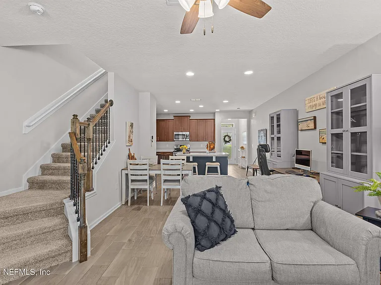 30 Bush Pl — Photo 15