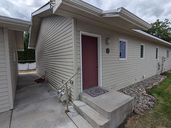 2nd image of 820 Kern St #1/2