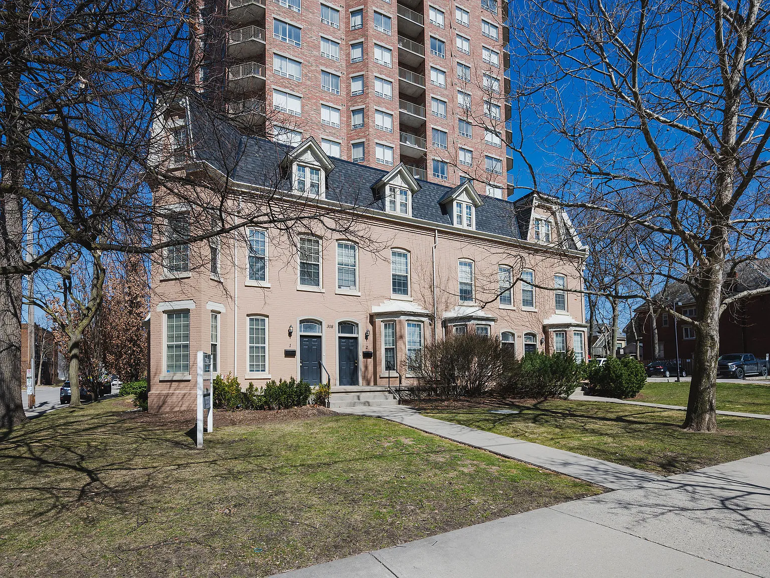308 Queens Ave — Photo 4