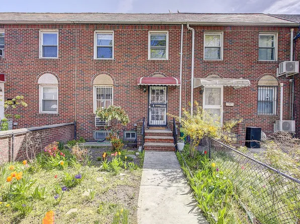 3255 54th St, Woodside, NY 11377