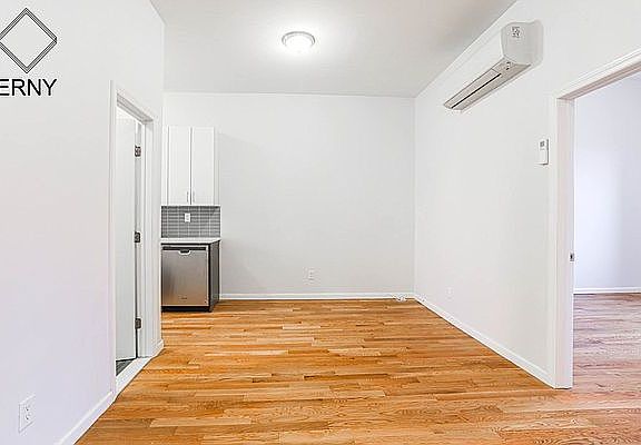 4th image of 920 Lafayette Ave #5