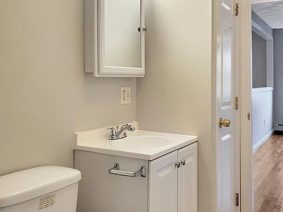 5th image of 29 Blaine St APT 2
