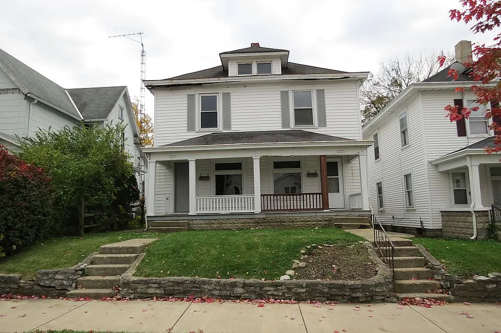 2223 Grand Blvd photo 1