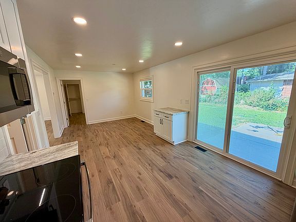 3rd image of 329 Ronald Dr