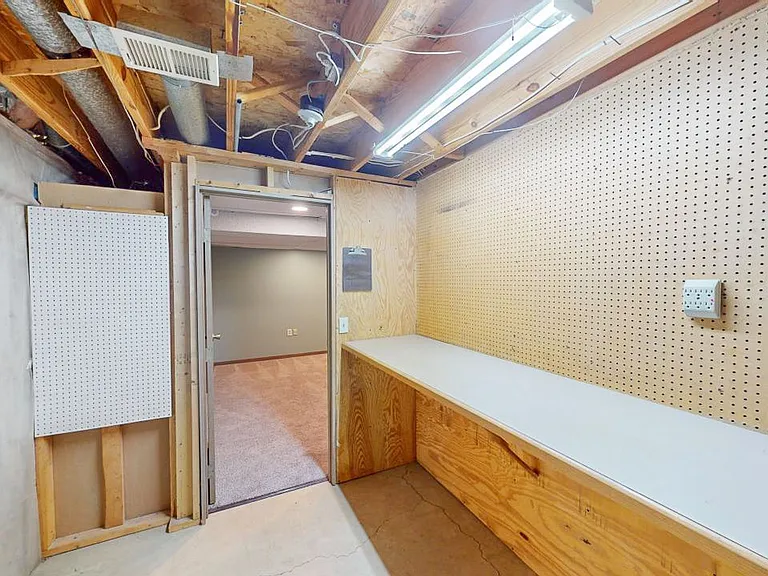 5790 Rushwood Dr — Photo 38