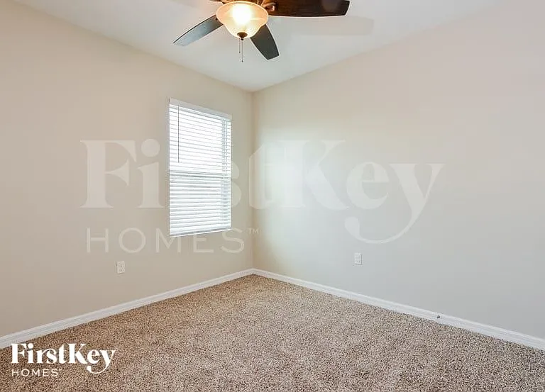 915 Freedom Blvd — Photo 11