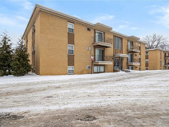 3rd image of 5370 Lee Rd APT 302