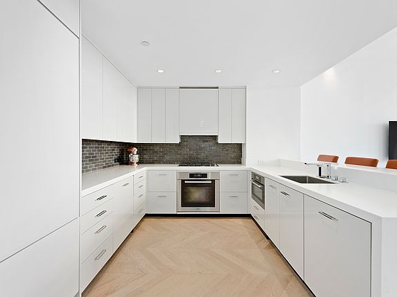4th image of 255 Hudson St Penthouse B