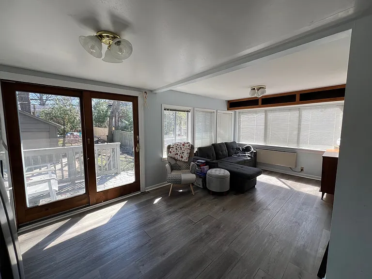 816 Maplegrove Ave — Photo 3