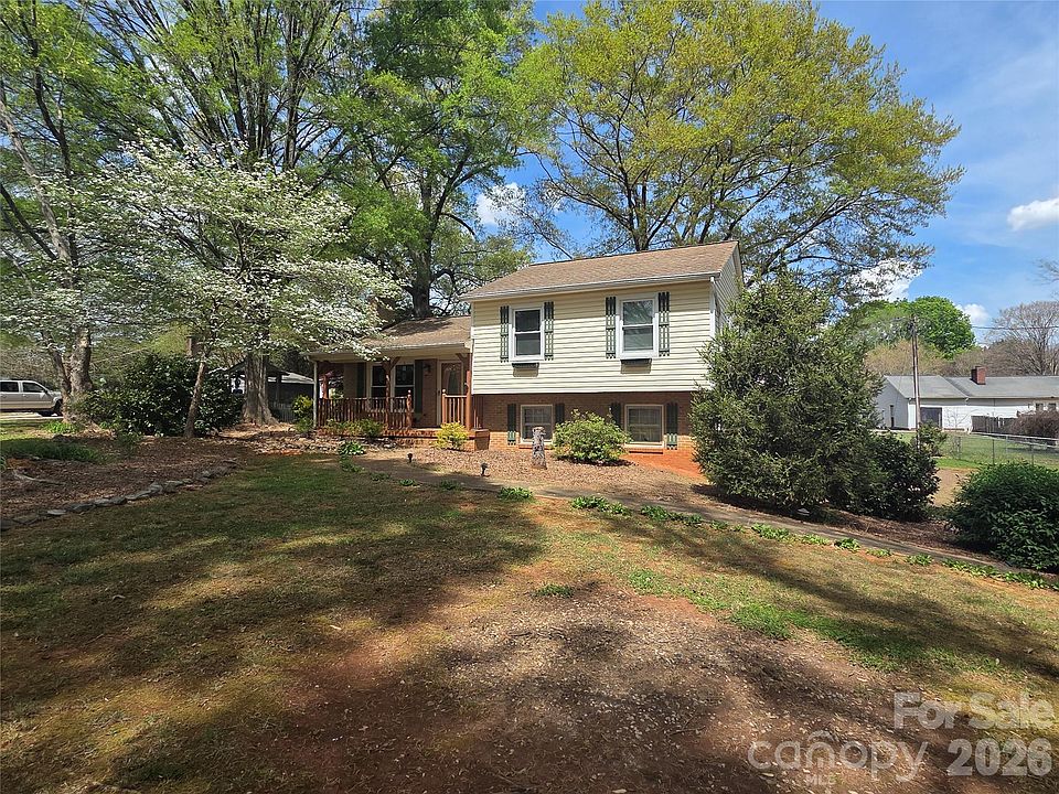 1st image of 4709 Oakwood Cir