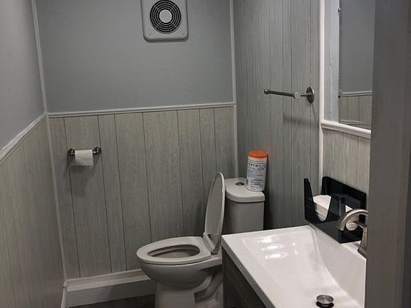 4th image of 1325 N Franklin St #226