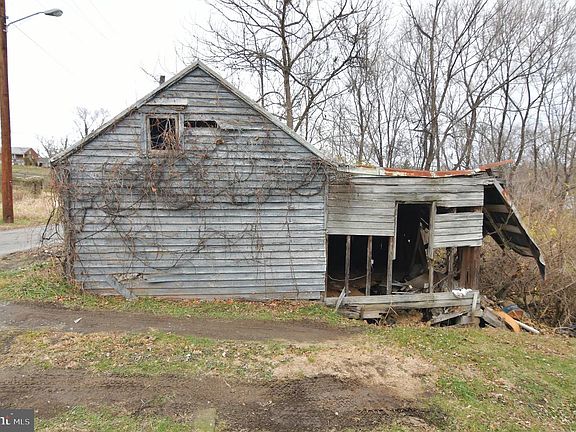 4th image of 200 Seibert St