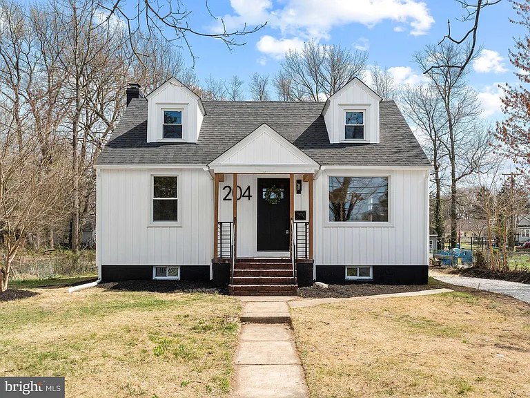 204 E Mill Rd — Photo 2