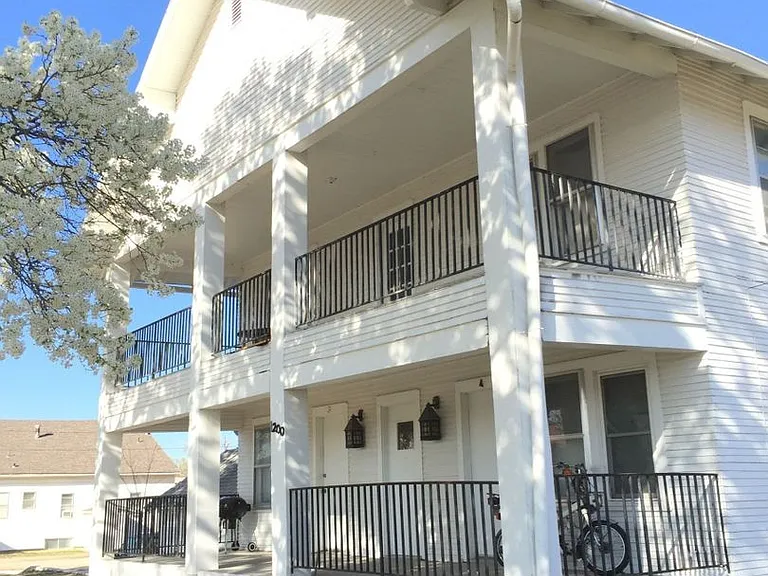 1200 N Severance St — Photo 1