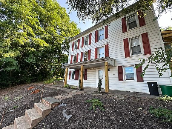 2nd image of 610 E Main St #B