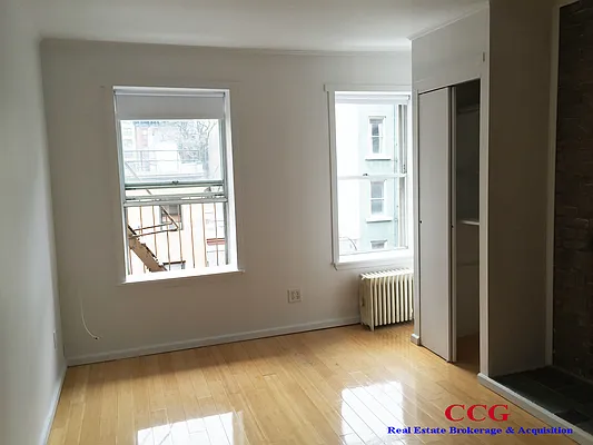 Rented by CCG Real Estate Brokerage | media 8