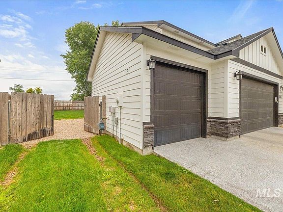 3rd image of 5203 Wallace Way