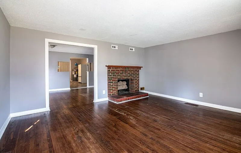 3 bed, 1.0 bath, 1218 sqft, $1,110 — Photo 4