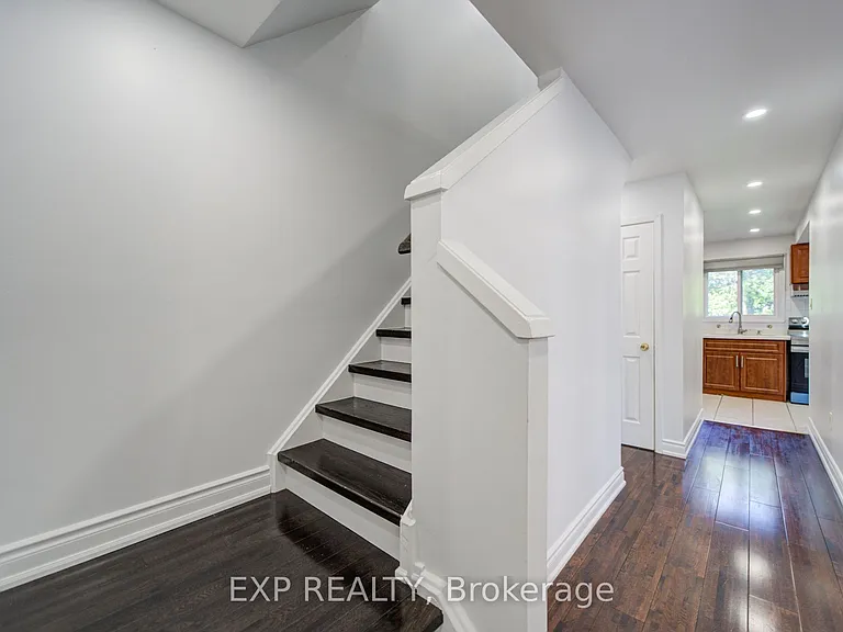 82 Muirlands Dr — Photo 4