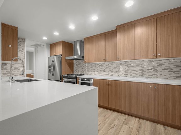 2nd image of 1835 1/2 Holmby Ave #203