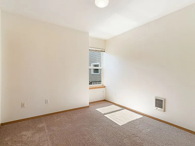 617 N State St — Photo 31