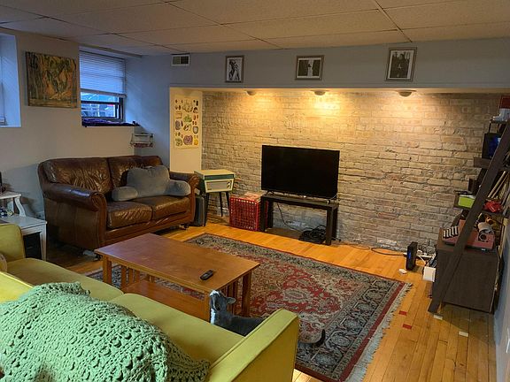 3rd image of 1419 W Cornelia Ave #Basement