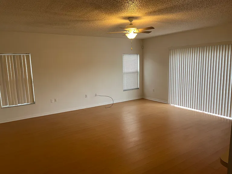 540 Brighton Ct — Photo 37
