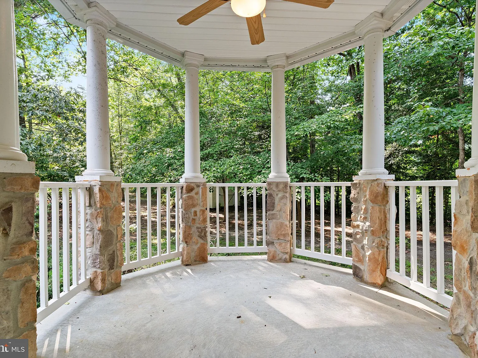 4 bed, 3.5 bath, 5402 sqft, $5,600 — Photo 4