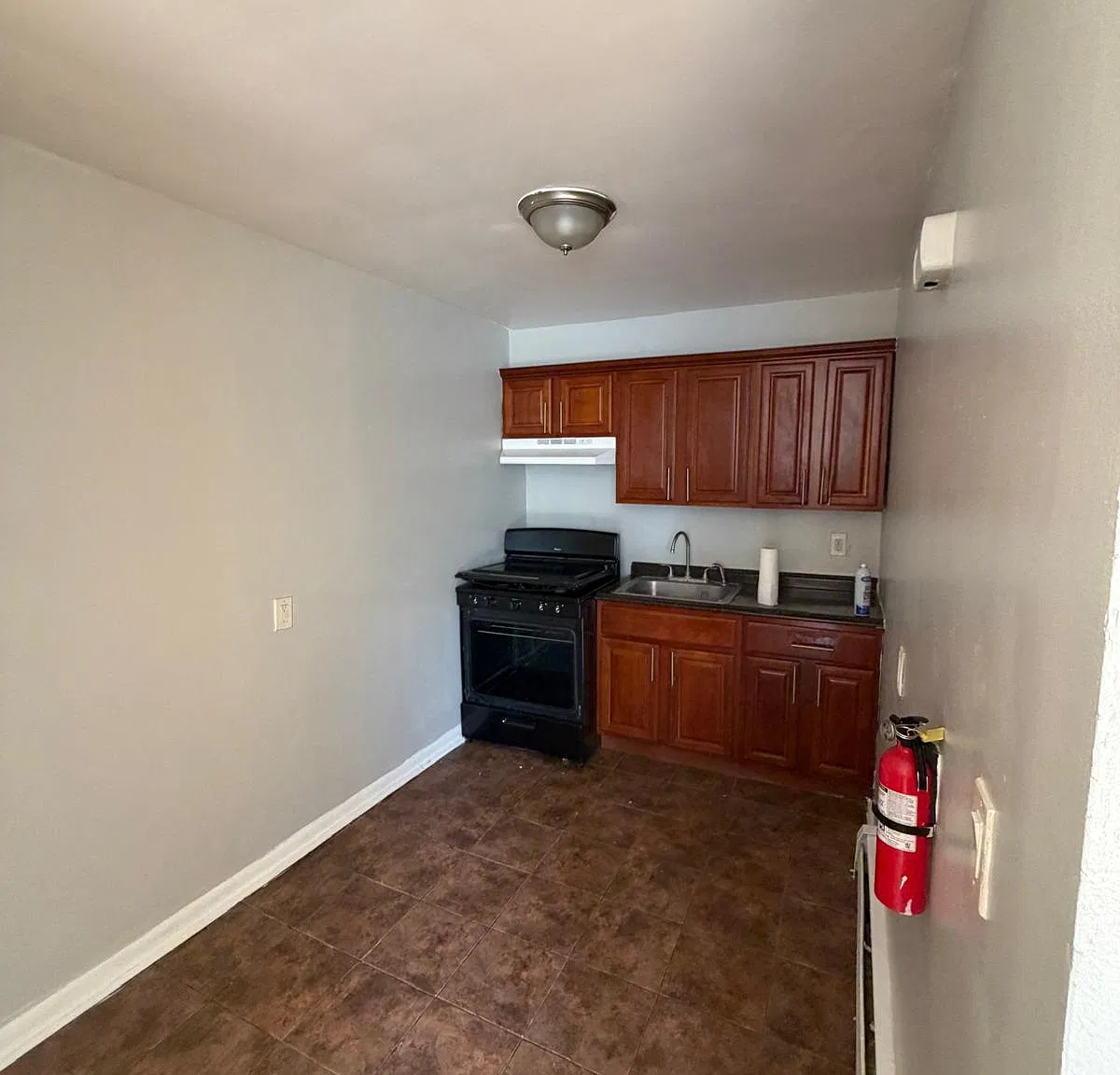 411 Stuyvesant Ave — Photo 3
