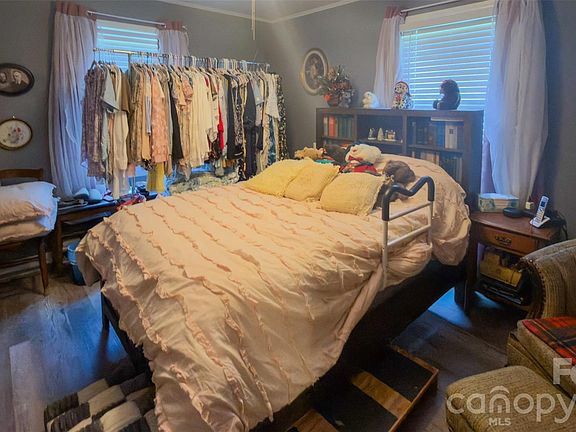 4th image of 408 Oakdale St