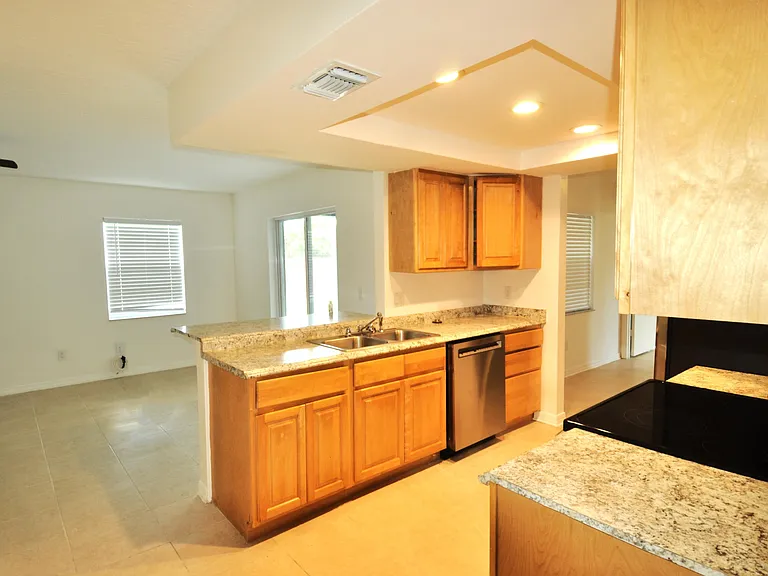 838 Gillen Ave NW — Photo 4