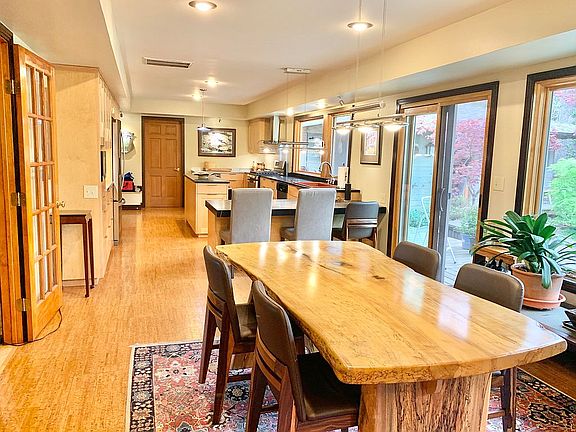 Open Concept Dining/Kitchen 