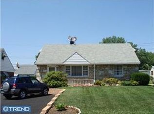 8026 Lenola St, Philadelphia, PA 19136