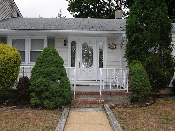 2nd image of 808 Beachwood Blvd