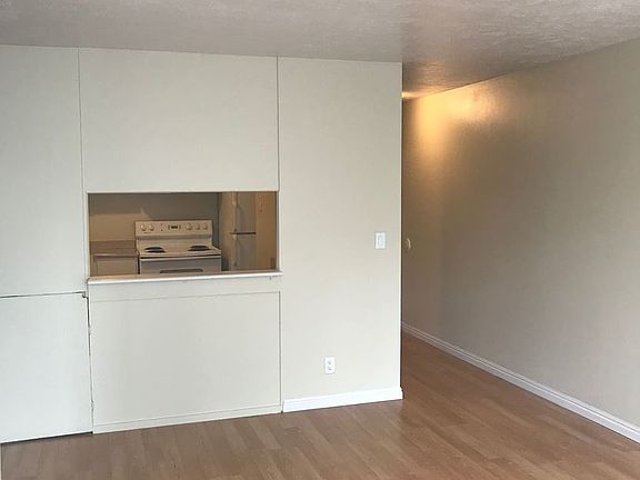 3rd image of 611 S Park St APT 21