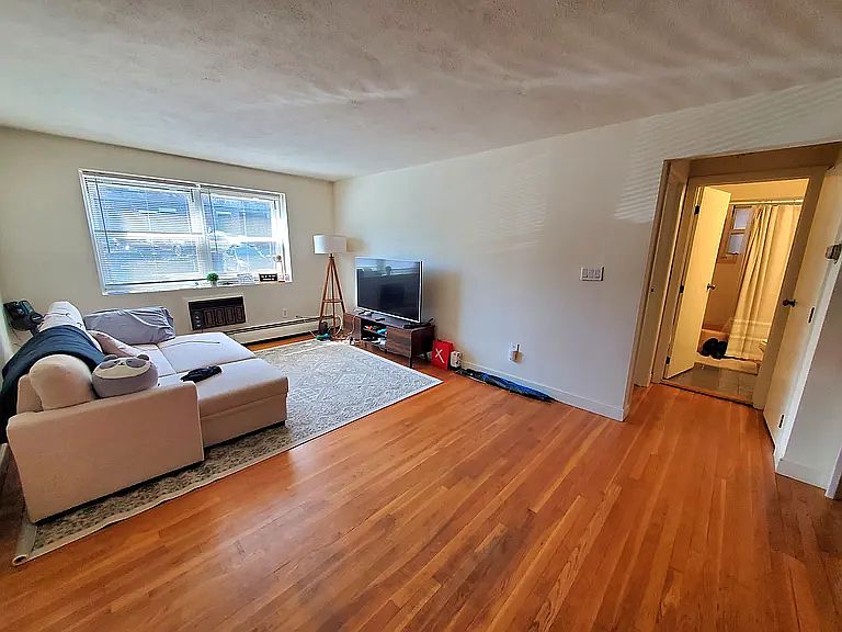1st image of 12 Commonwealth Ct APT 6