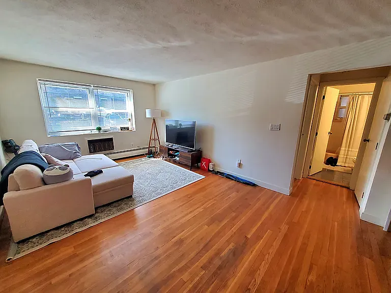 12 Commonwealth Ct #6