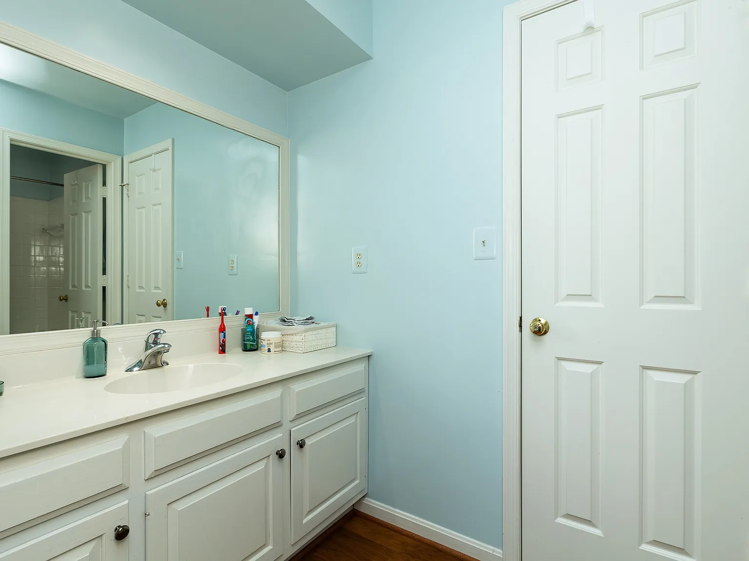 4 bed, 4.5 bath, 5513 sqft, $8,500 — Photo 3