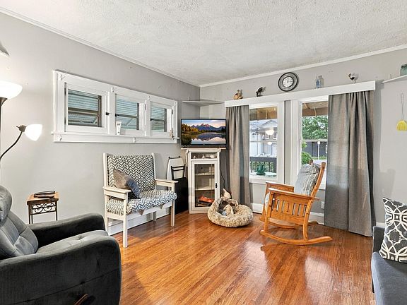 5th image of 3637 23rd Ave S
