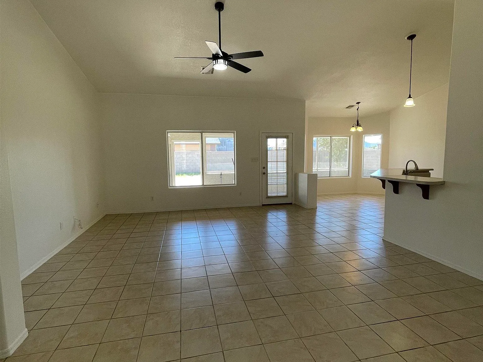 4 bed, 2.0 bath, 1800 sqft, $1,900 — Photo 2